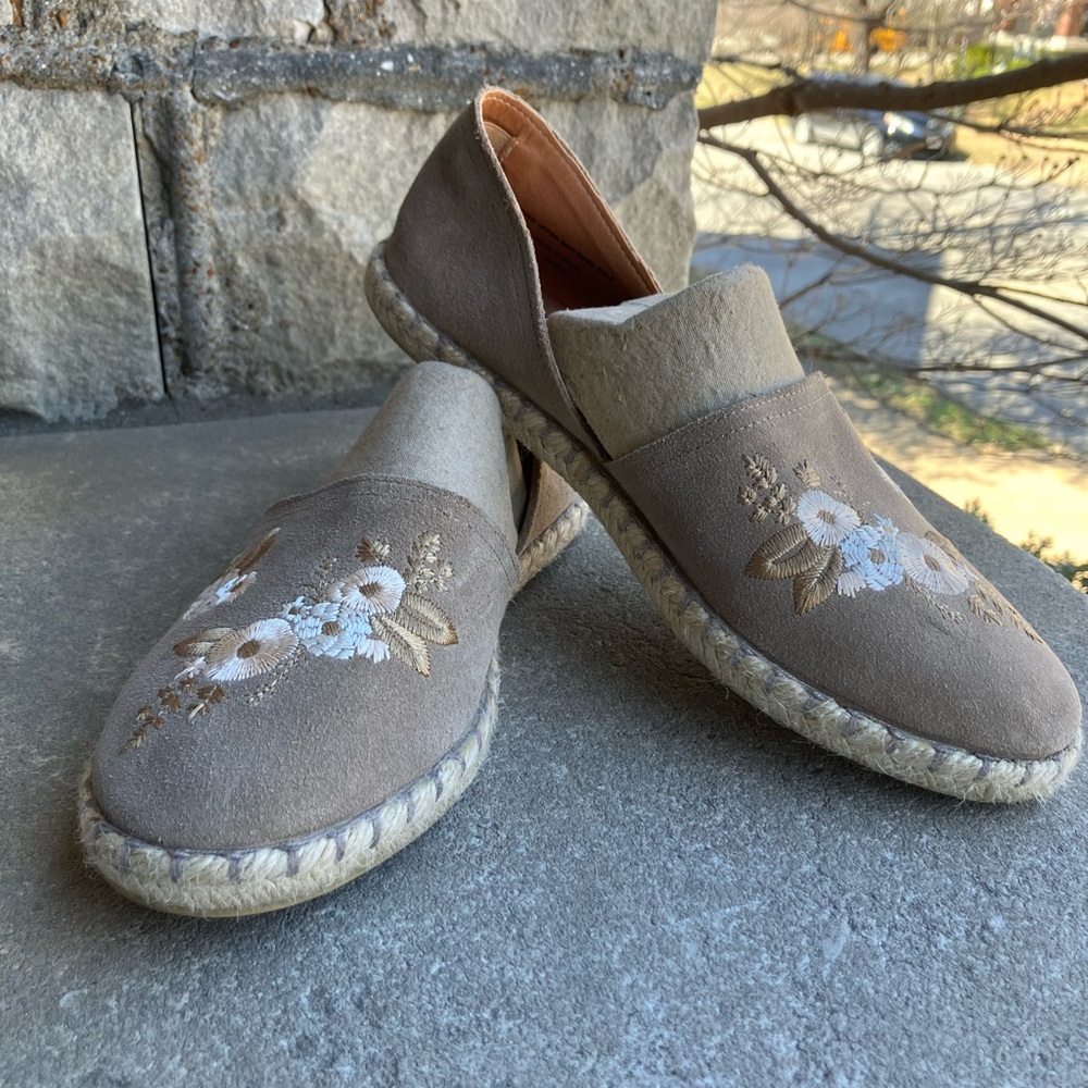 Verbenas - Floral Embroidered Espadrilles (Sz 8.5)